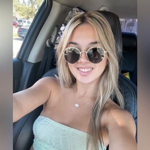 Meet your Posher, Olivia